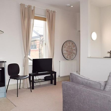Stylish Light-Filled 1 Bedroom Flat In Hammersmith London Exterior foto